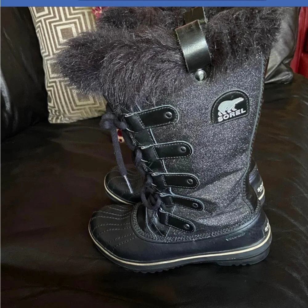 Sorel Women's Black Faux-Fur Lace-Up Winter Boots - Picture 2 of 6